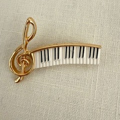 Piano Treble Clef Music Pin 1.75 in Brooch Gold Tone Keyboard Teacher Gift