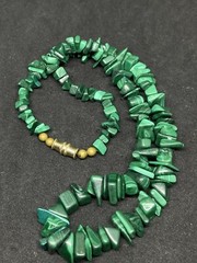 VINTAGE Women Malachite Irregular Stone Beaded 16”Boho Nature Colorful Necklace
