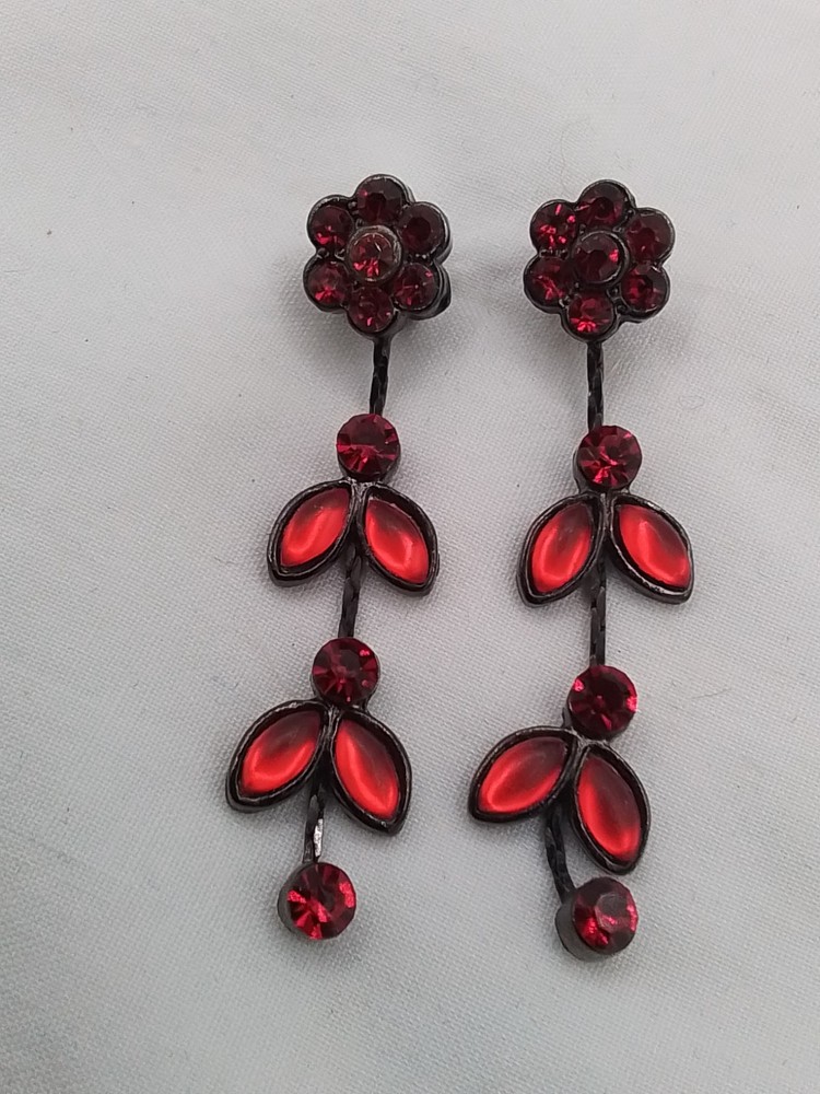 2″ RED CRYSTAL BLACK ALLOY VTG ESTATE DANGLE DAINTY FLOWER VINE PIERCED EARRINGS