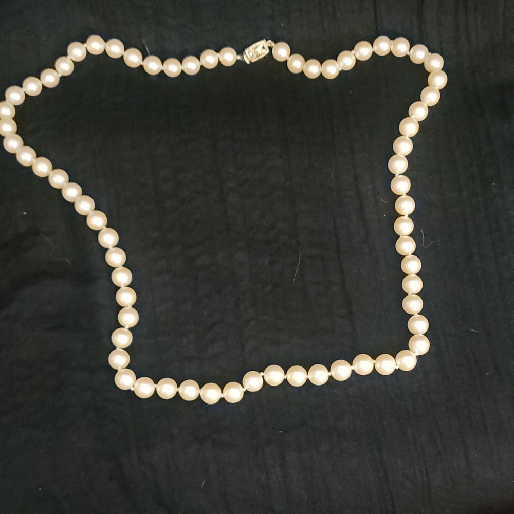 Vintage Monet 28″ Faux Pearls Necklace w/ Gold Clasp SIGNED Classy & Classic