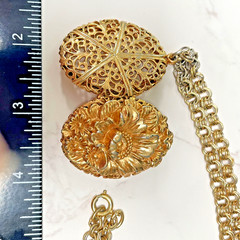 Vintage Napier Flower Locket Pendant w/ Original Photo on Gold Toned Chain 28″