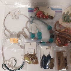 21 Pc VINTAGE Jewelry Lot 14 Necklace And Earring Sets & 6 Single Necklaces