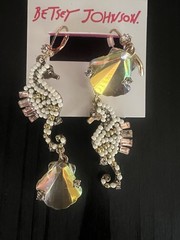 Betsey Johnson White Pearl Seahorse Earrings and Necklace Set – Rare – O4