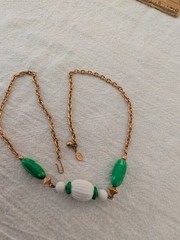 Vintage Avon White and Green Plastic White and Green Lucite Bead Necklace 19″