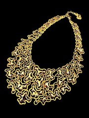 ULTRA ELEGANCE 1974 MONET ‘MANDIRA’ GOLD-TONE FREE FORM BIB STATEMENT NECKLACE
