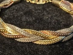 Stunning Verybeautiful 7.5” GOLD TONE BRAIDED BRACELET Herringbone