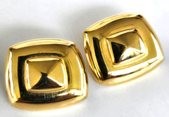 Vintage Small Bold Gold Tone Pierced Earrings 15/16″