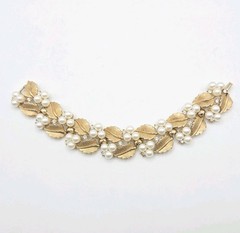 Crown Trifari Goldtone And Faux Pearl Leaf Bracelet 6.5 In
