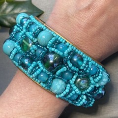 Vintage Cuff Bracelet M-L Brass Estate Jewelry Turquoise Microbead Art Glass