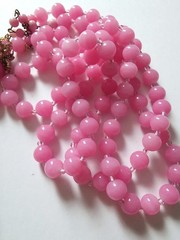 MIRIAM HASKELL 50’S SIGN 2-PC SET PINK PÂTÈ DE VERRE BEADS & MONTÉE BRASS ACCENT