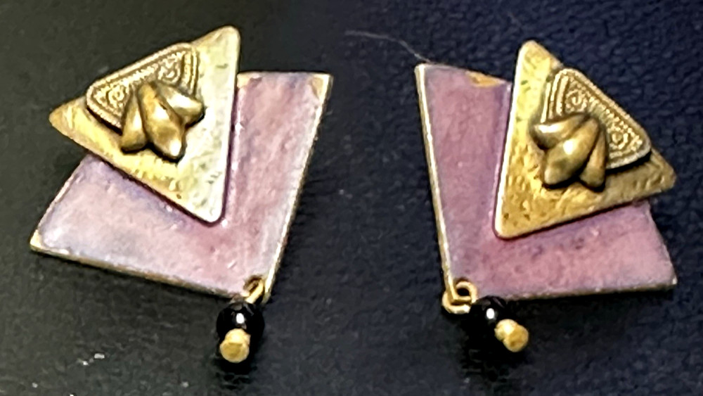 Vintage Brutalist Copper Painted Purple Triangle Pierced Earrings – hanging Bead