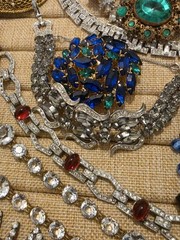 Older Vintage Jewelry 30pcs Lot