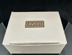 Avon Textured Heart Goldtone Earrings B Monogram Initial Valentine Pierced Vtg