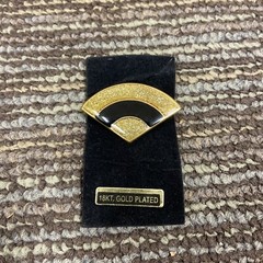 Pin Brooch 18KT Gold Plated Black and Gold Enamel Vintage