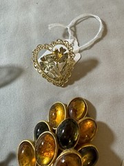 Lot of (7) Vintage Brooches Various Designs/Styles/Shapes/Colors Fashion Jewelry