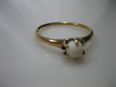 VINTAGE 14K YELLOW GOLD WHITE STONE SOLITAIRE RING SIZE 7.5