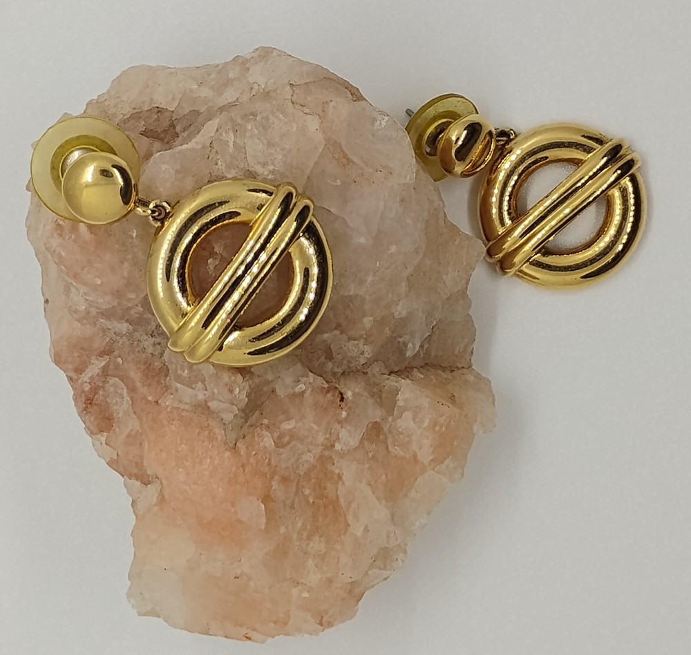 Glamorous Vintage Gold Tone Monet (c) Signed Dangling Earrings