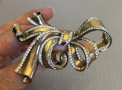 Retro Crown Trifari Bow Brooch Multi Tone Gold Pave Rhinestone 3D Double Ribbon