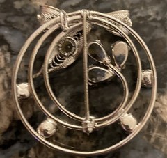 Vintage Sorrento 1.5” Sterling Spun Silver 925 Filigree round bow & rhinestone