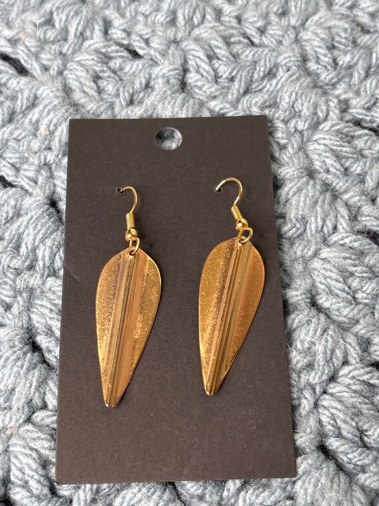 Vintage Goldtone Leaf Dangle 1.5. inches
