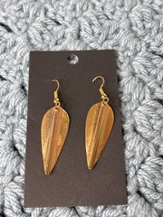 Vintage Goldtone Leaf Dangle 1.5. inches