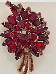 Vintage Tiered Ruby Red Rhinestone Flower Bouquet Brooch Pin Gold Tone 3″ Large