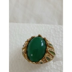 Vintage Gold Tone Green Faux Jade Cocktail Ring Size 6.5 Rhinestone Accent