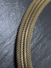 VINTAGE GOLD TONE FLEXIBLE COLLAR NECKLACE WITH MOP FLOWER PENDANT M531