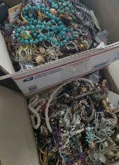 15 Pounds Jewelry Costume Vintage Mix LBS necklaces bracelets pins rings lbs