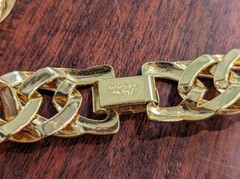 Chunky curb link gold tone vintage necklace Napier 18 inches long.