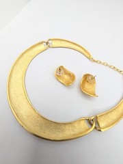 Anne Klein Collar Necklace & Earrings Satin Brushed Gold Tone Chunky Runway Read