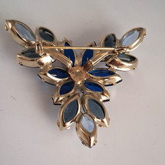 Vintage Blue Navette Prong Set Glass Rhinestones Gold Tone Brooch Pin 2 1/4″