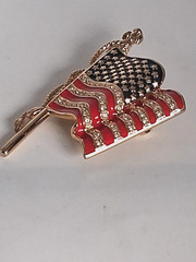 VTG MONET 911 ENAMELED RHINESTONE USA AMERICAN FLAG PIN BROOCH INSCRIBED ON BACK