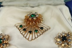 1950’s Vintage Jewels of Elegance Emerald Simulant Brooch & Earring Set