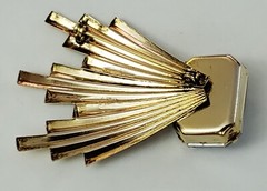 Vintage Goldtone & Clear Faceted Clear Plastic Stone Brooch Pin Gold Tone