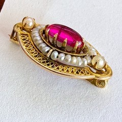 Antique 10K yellow gold red stone & seed pearl brooch pin 2.0 grams