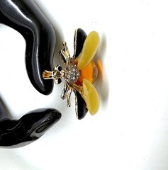 Unique butterscotch Whole Stone natural Amber Brooch 6.84g