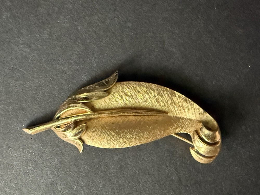 TRIFARI Vintage Brushed Gold Tone Leaf Brooch Pin Art To Wear Cocktail Career
