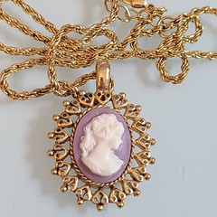 Vintage Lavender Purple Cameo Pendant Necklace 20″ Gold Tone Openwork Frame