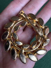 vintage unbranded pink&green rhinestone round brooch pin gold tone