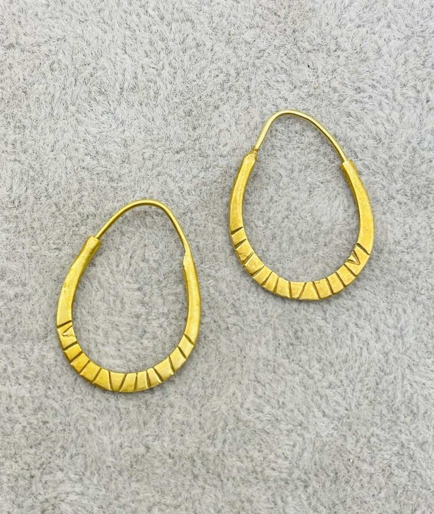 Vintage Gold Tone Teardrop Hoop Earrings Engraved Tribal Boho Ethnic Style