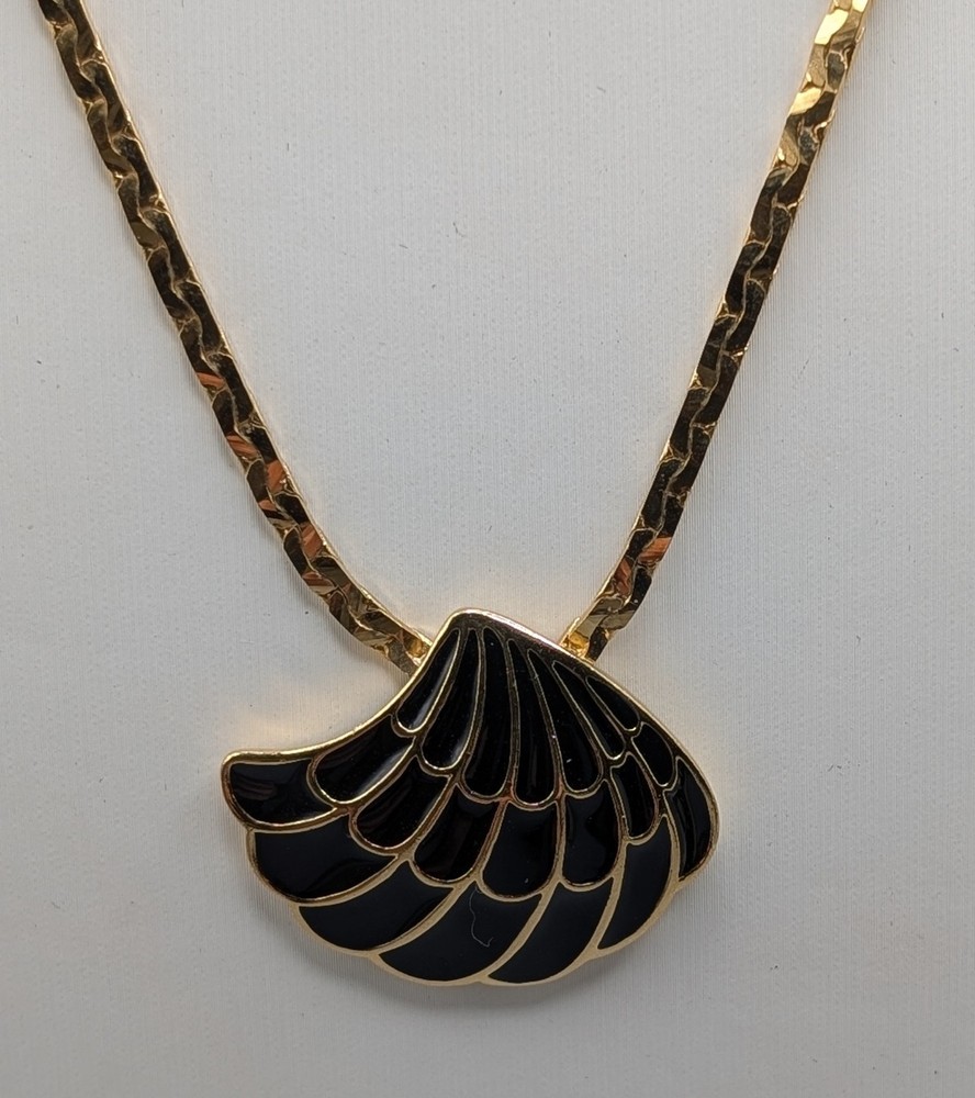 Vintage Trifari Black Enamel Scallop Shell Fan Necklace Gold Tone Herringbone