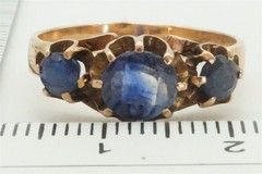 PRETTY ANTIQUE 14K GOLD SAPPHIRE 3 STONE RING – EAST EUROPEAN c1930’S