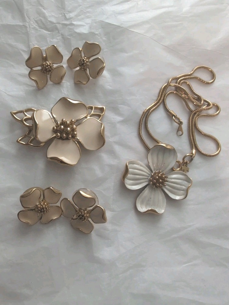 Vintage Trifari White Enamel Flower Jewelry Lot Brooch Necklace Pendant Earrings