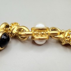 Opulent Vintage 24” Gold-Tone Link Necklace with Faux Pearl & Onyx Cabochons