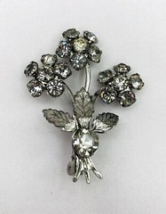 Vintage Rhinestone Daisy Silver Tone Brooch Pin Prong Set Stones