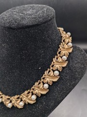 Vintage Crown Trifari Gold Tone Maple Leaf Faux Pearl Necklace Signed Botanical