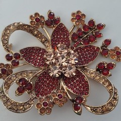 Avon 35th Anniversary 2006 Rhinestone Flower Brooch with coordinated earring set