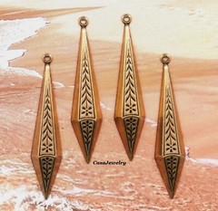 #0496 ANTIQUED GOLD CELTIC TEARDROP PENDANT/ER W/TOP HANG RING – 4 Pcs