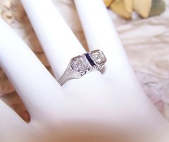 ART DECO 18K Gold Diamond Blue Sapphire Filigree Ring | Size 8.75